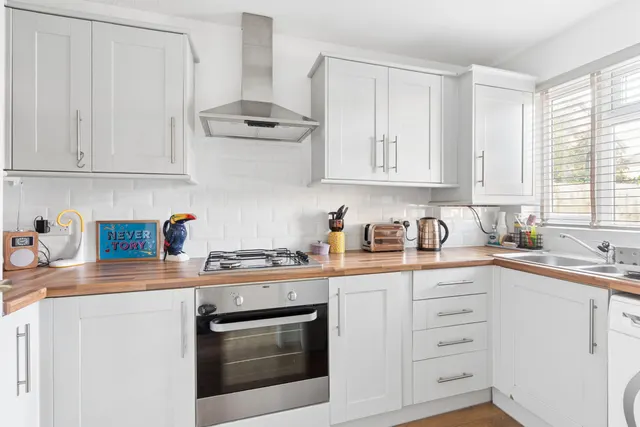 Greensward, Bushey, WD23, photo 2