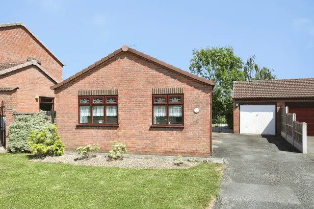 Pinewood Court, CREWE, Cheshire, CW2, photo 1