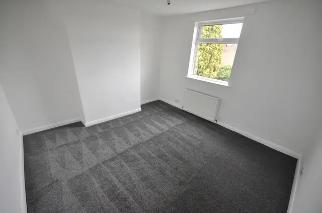 South Street North, New Whittington, S43, photo 3