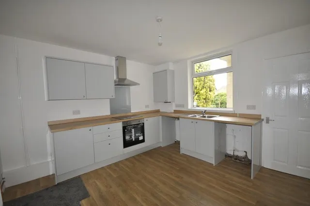 South Street North, New Whittington, S43, photo 2