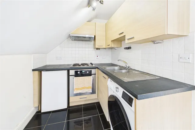Chapel Lane, Farnborough, GU14, photo 3