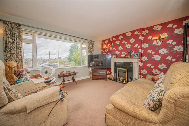 Photo 3 — Weavills Road, EASTLEIGH, SO50 8HQ