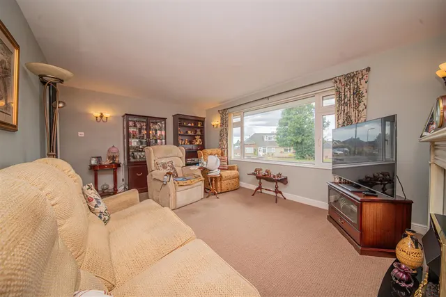 Photo 2 — Weavills Road, EASTLEIGH, SO50 8HQ