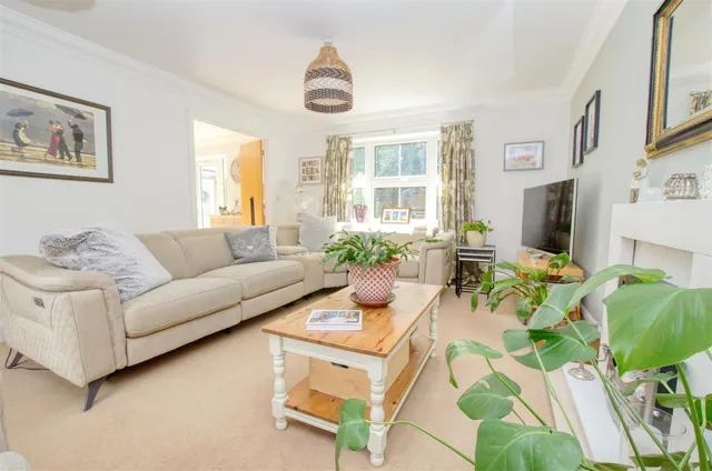 Photo 3 — Lyons Place, Hedge End, Southampton, SO30 0JB
