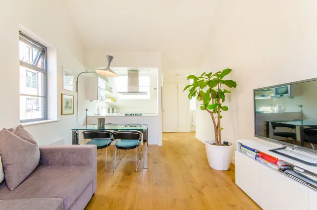 Photo 3 — Apartment 1, 11 Elliotts Place, London