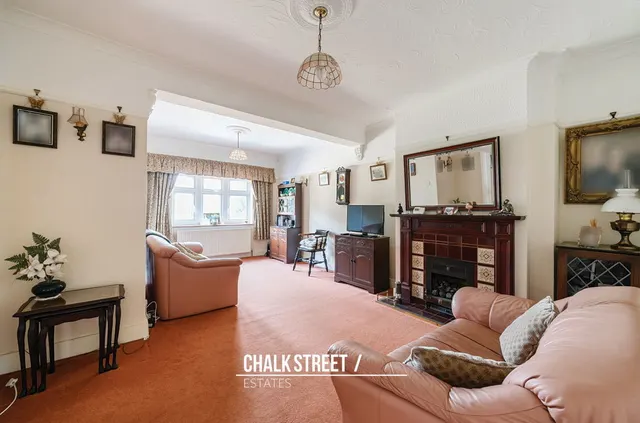 Photo 2 — Hill Crescent, Hornchurch, Greater London, RM11 2AP