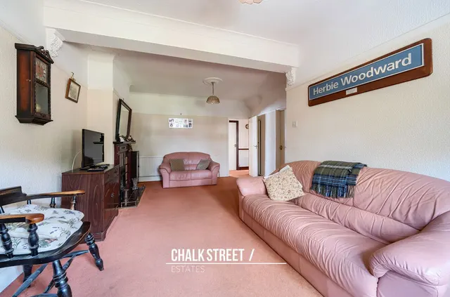Photo 3 — Hill Crescent, Hornchurch, Greater London, RM11 2AP