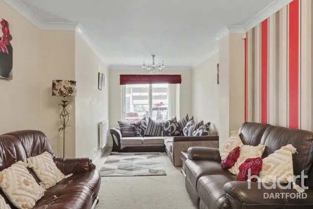 Appleton Drive, Dartford, DA2, photo 3