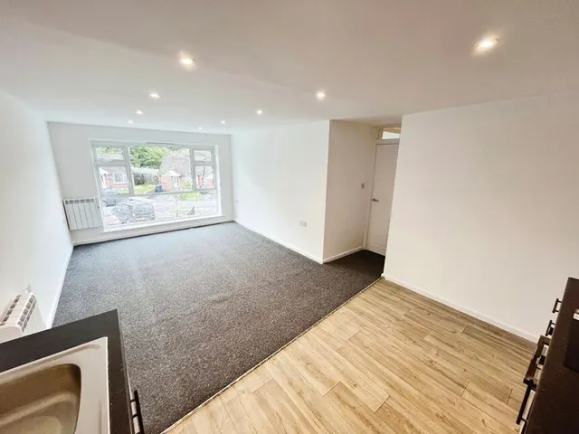 Gloucester Grange, Newcastle, Staffordshire, ST5, photo 1
