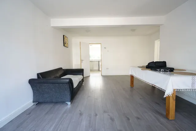 Photo 2 — Manser Road, Rainham, Essex, RM13 8NL
