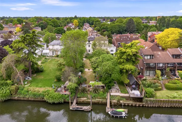 Photo 2 — Strawberry Vale, Twickenham, TW1 4SJ