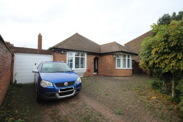 Hithermoor Road, Staines-upon-Thames, photo 1