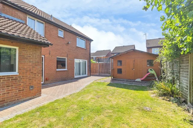 Photo 3 — Summerhayes, Great Linford, Milton Keynes, Buckinghamshire, MK14