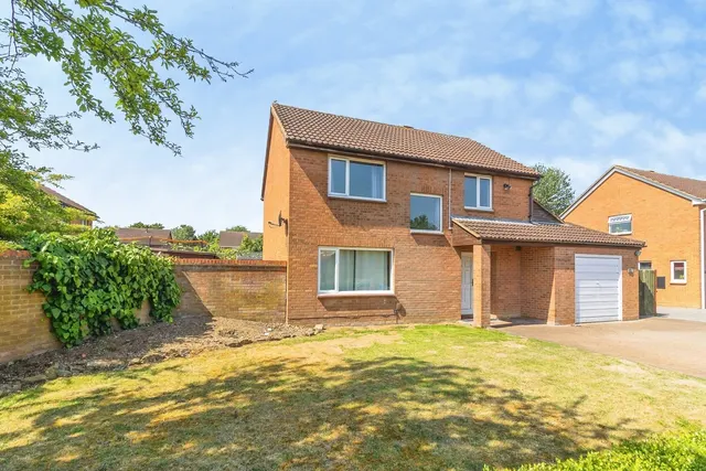 Photo 2 — Summerhayes, Great Linford, Milton Keynes, Buckinghamshire, MK14