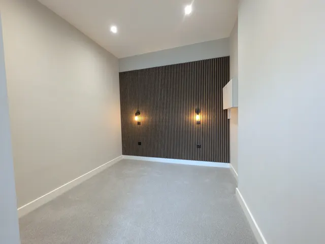 Horley, RH6, photo 1