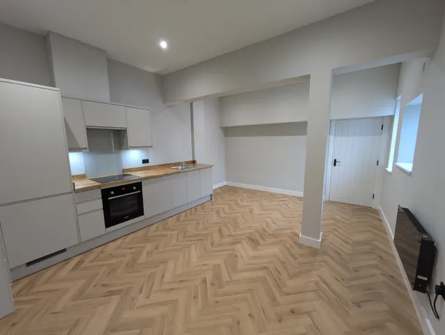 Horley, RH6, photo 2