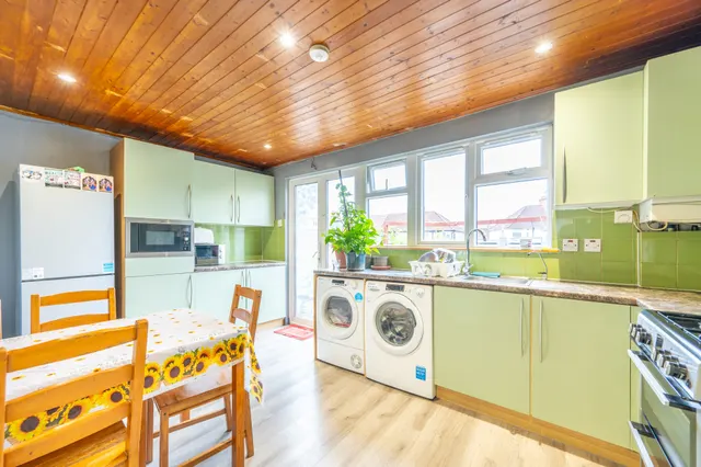 Photo 3 — 85 Bridgewater Road, Wembley
