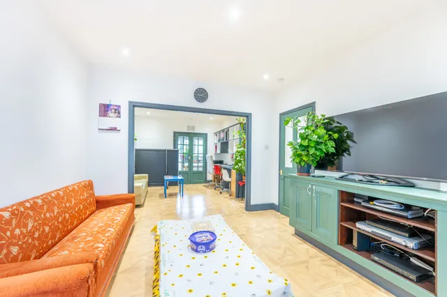 85 Bridgewater Road, Wembley, photo 1