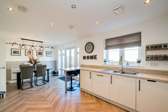 Ronald Allen Drive, Aylesbury, HP22, photo 2