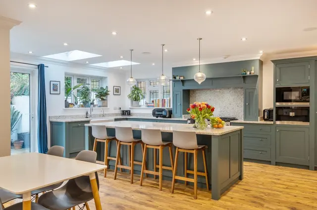 Photo 3 — Holly Lane West, Banstead, SM7 2BB