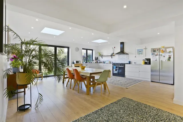 Woodstock Road, Carshalton, Surrey, SM5 3ED, photo 1