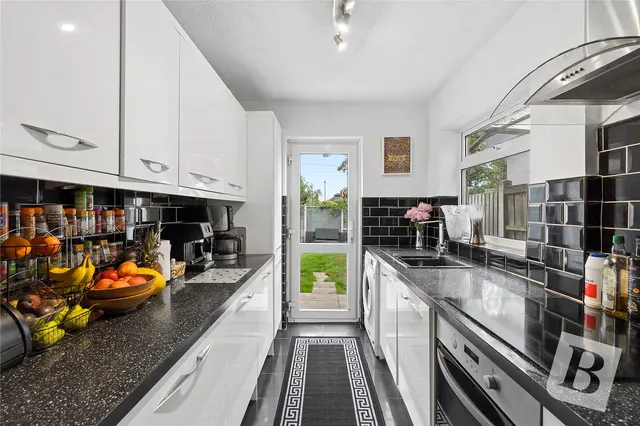Thorncroft, Hornchurch, RM11, photo 3
