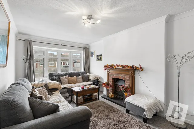 Thorncroft, Hornchurch, RM11, photo 1