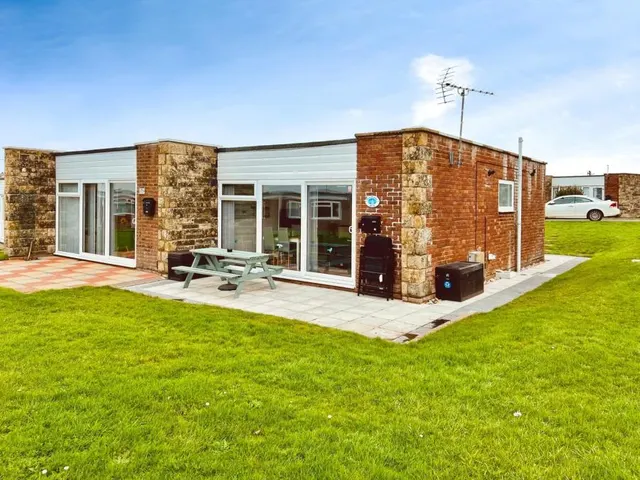 Monks Lane, Freshwater, PO40, photo 1