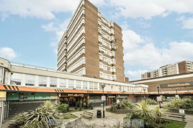 3 bedroom flat — Sentinel House, London, NW4 2EN