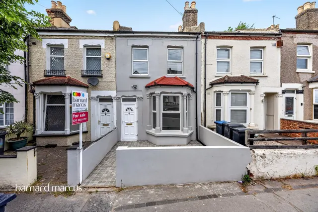 Dennett Road, Croydon, CR0, photo 1