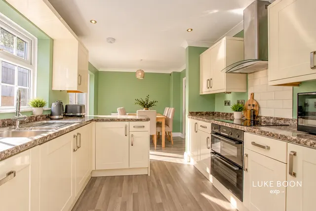 Merafield Drive, Plympton, PL7, photo 2