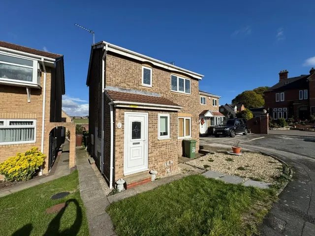 Vicarage Gardens, North Featherstone, WF7, photo 2