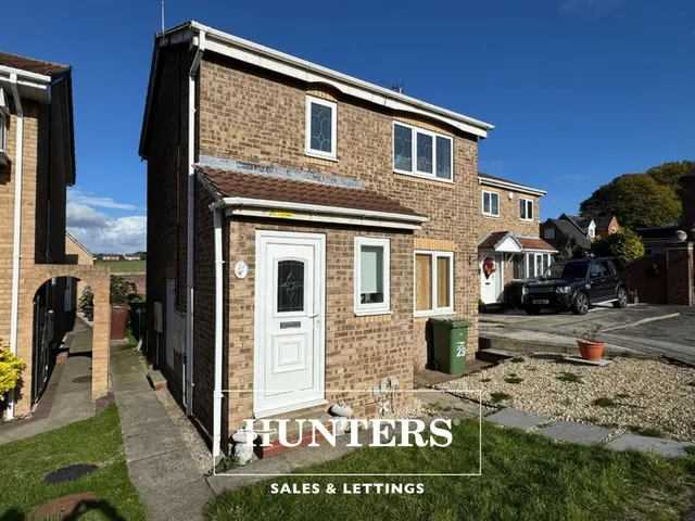 Vicarage Gardens, North Featherstone, WF7, photo 1