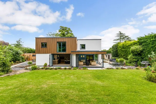 Moreton End Lane, Harpenden, Hertfordshire, AL5 2EX, photo 1