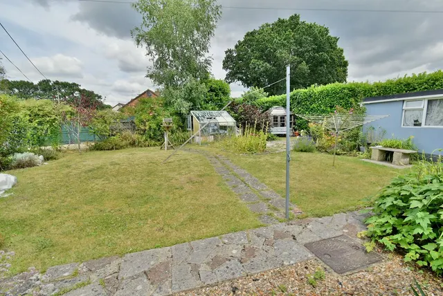 Larks Close, BH22, photo 2