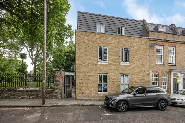 St. Dunstans Mews, London, E1, photo 1