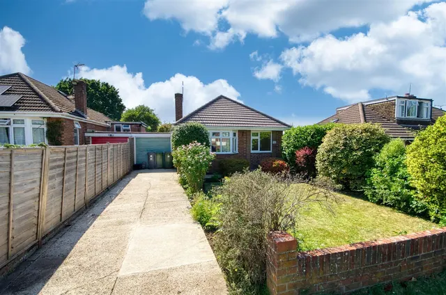 Charmwen Crescent, West End, Hampshire, SO30 3AQ, photo 1