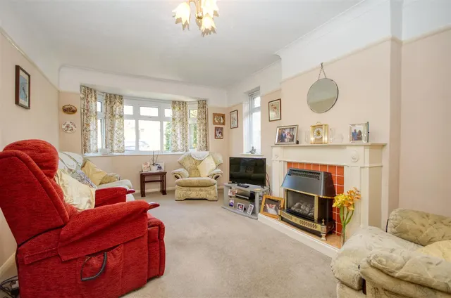Photo 3 — Charmwen Crescent, West End, Hampshire, SO30 3AQ