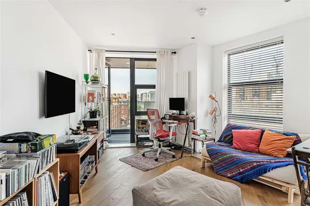 Photo 3 — Esker Place, London, E2 9FH