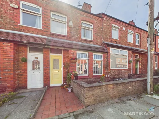 Oakleigh Grove, Bebington, photo 1