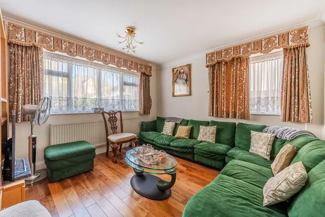 Photo 2 — 43a The Avenue, Pinner