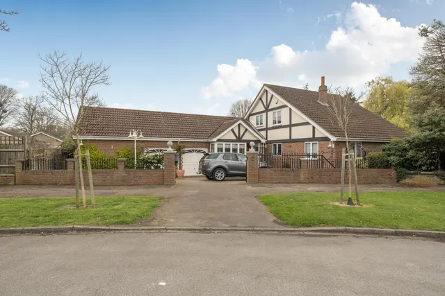 Kingfisher Close, Bedford, photo 1