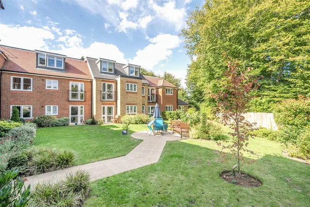Great Tattenhams, Epsom, KT18, photo 2