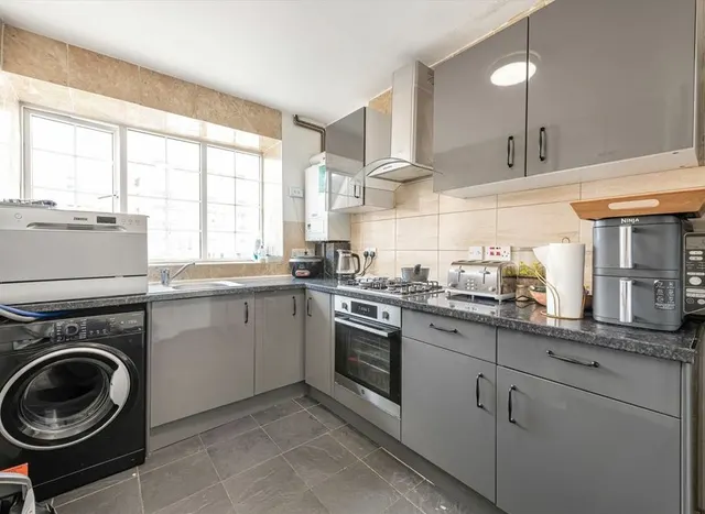 Photo 3 — Kingston Road, Surbiton, KT5