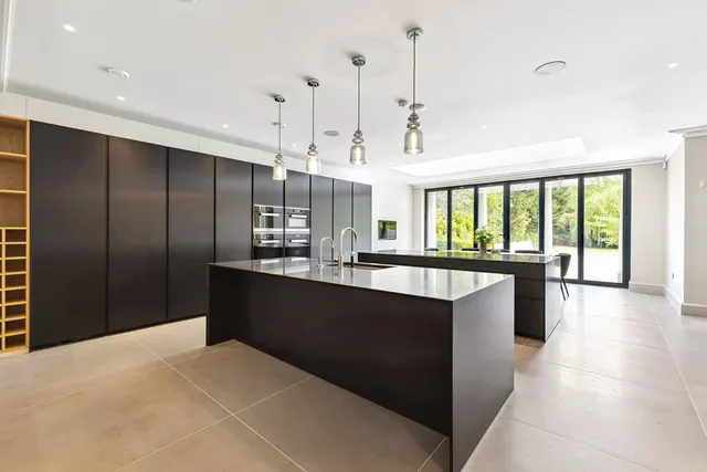 Princes Drive, Oxshott, KT22, photo 2