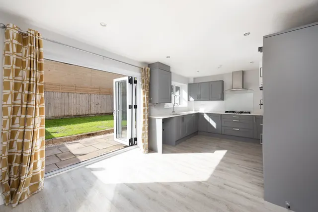 Neston Gardens, Neston, SN13, photo 2