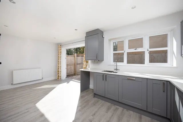 Neston Gardens, Neston, SN13, photo 3
