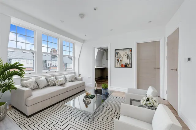 Glenmore Road, London NW3 4DB, photo 1