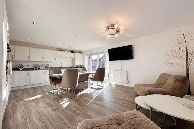 Newcome Drive, Stockport, photo 3