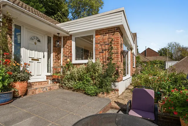 Milner Road, Caterham, CR3, photo 1